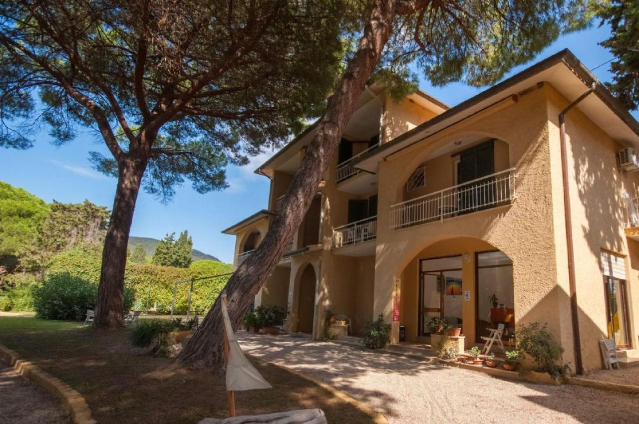 Residence Golfo Della Lacona Exterior foto